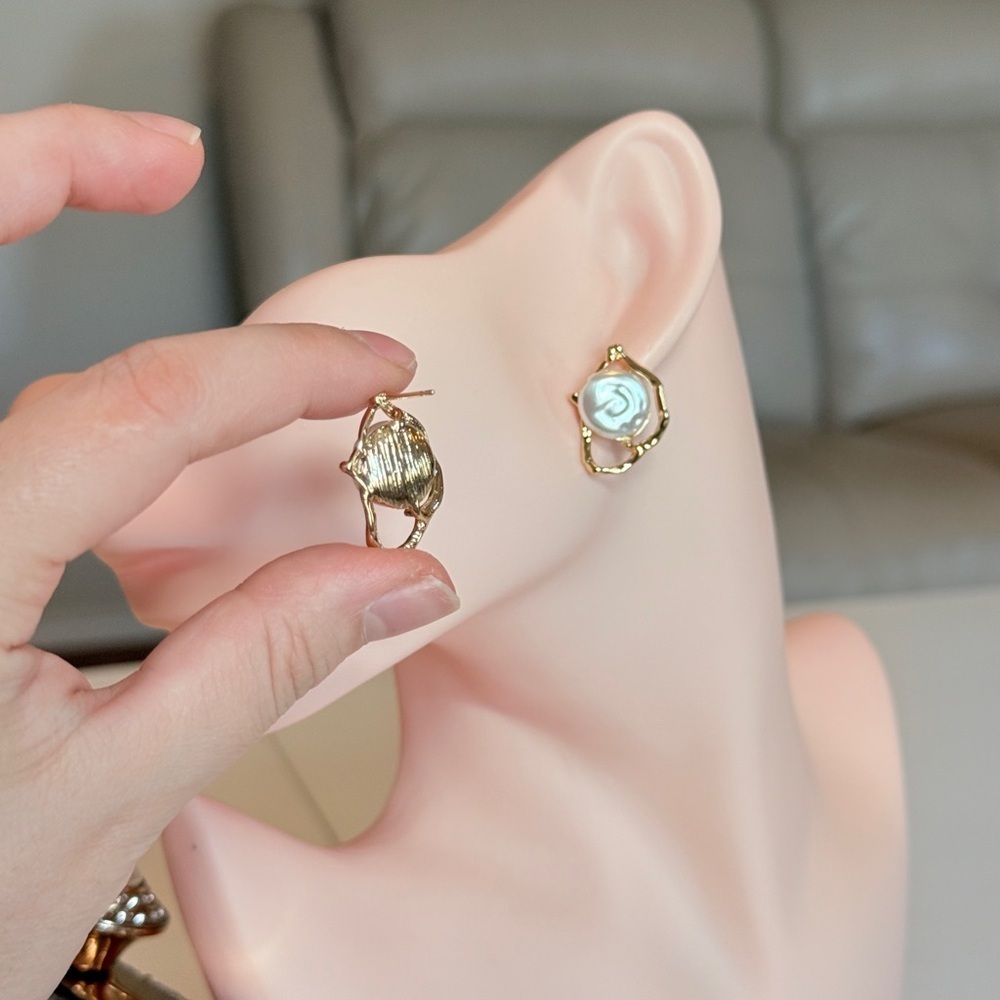 Minimalist Trendy Gold and Pearl Earrings - Picture 6 of 10